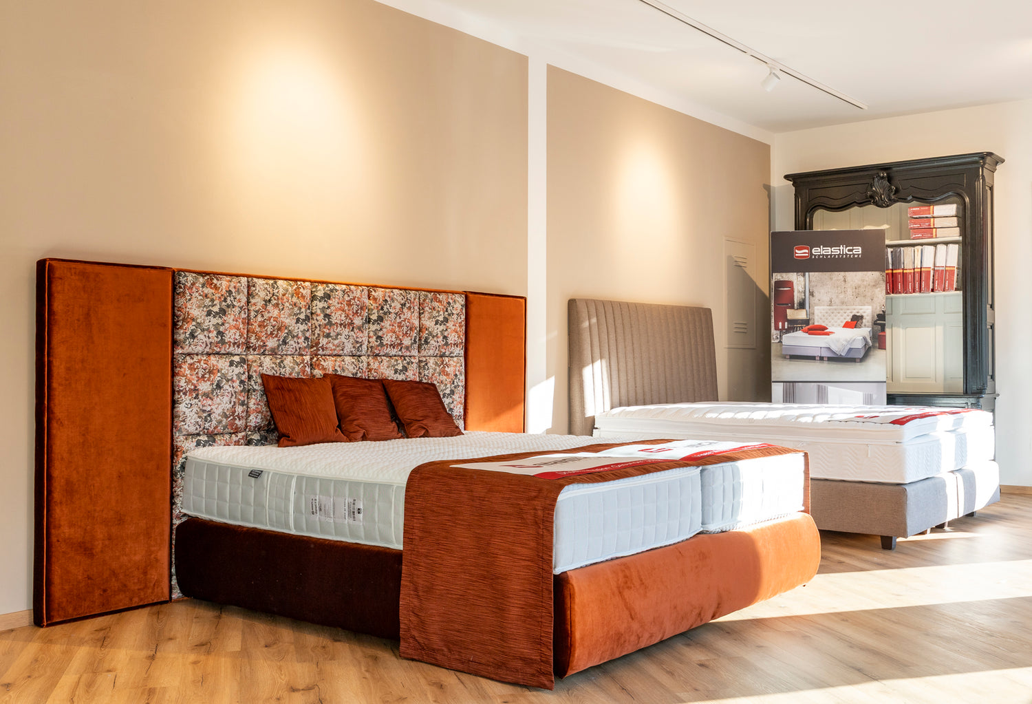 Boxspringbett von Elastica Schlaf:Werk – ergonomischer Komfort mit Stoffkollektion und wählbaren Kopfhäuptern